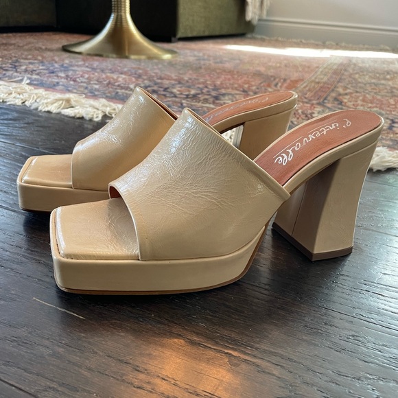 L’intervalle nude leather chunky sandals - Picture 2 of 3